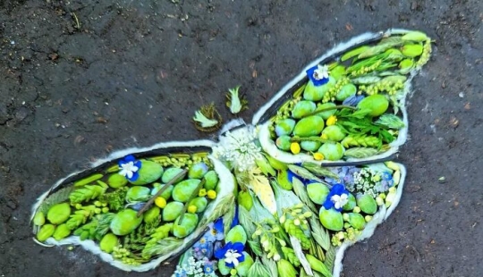 This Artist Works In Nature And Uses Only The Materials Available To Create Beautiful Artwork