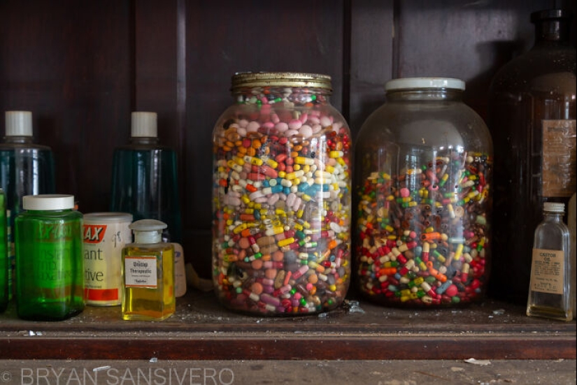 This Forgotten Pharmacy Is A Time Capsule From The Past