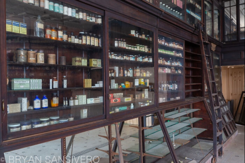 This Forgotten Pharmacy Is A Time Capsule From The Past