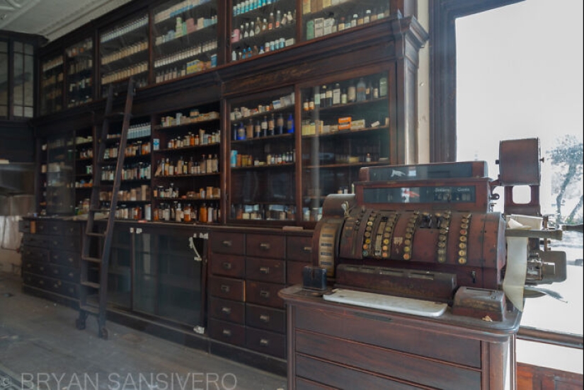 This Forgotten Pharmacy Is A Time Capsule From The Past