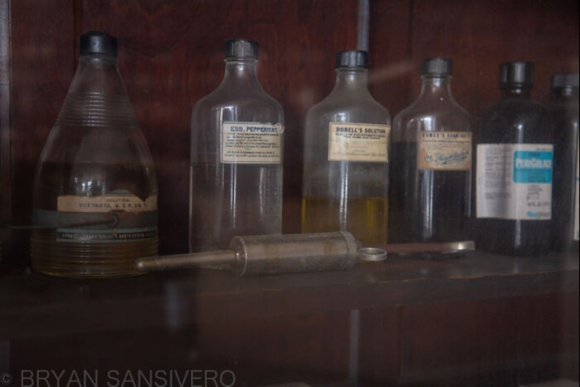 This Forgotten Pharmacy Is A Time Capsule From The Past