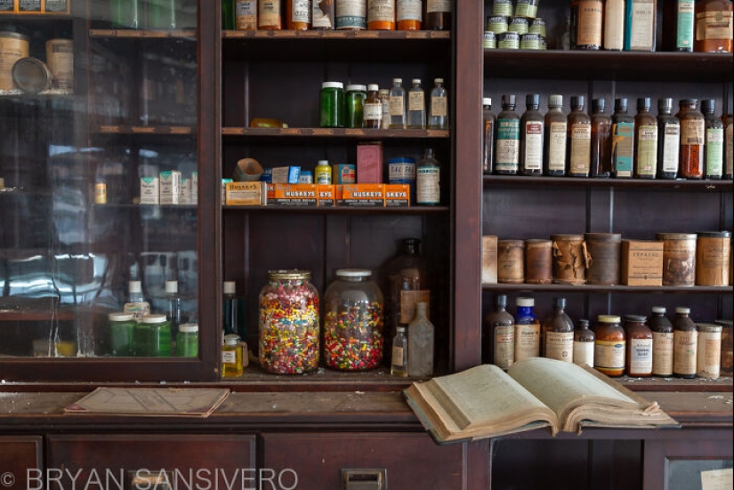 This Forgotten Pharmacy Is A Time Capsule From The Past