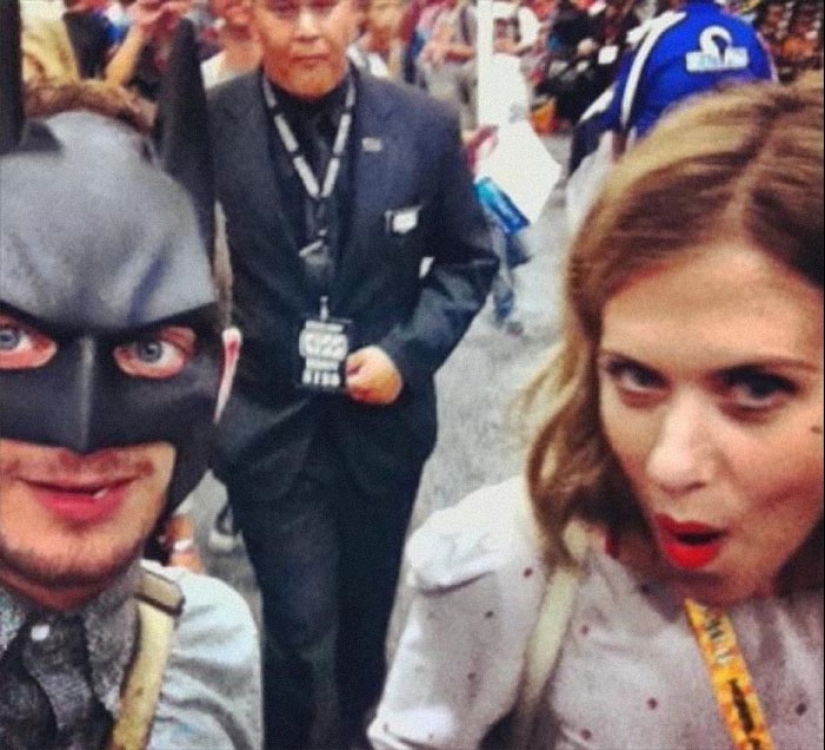 This Guy Won't Send You to Mordor: Elijah Wood is a master of soulful selfies with Fans