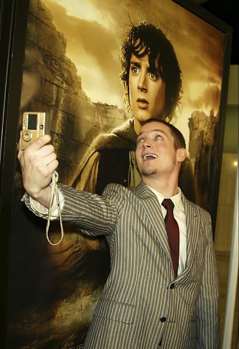 This Guy Won't Send You to Mordor: Elijah Wood is a master of soulful selfies with Fans