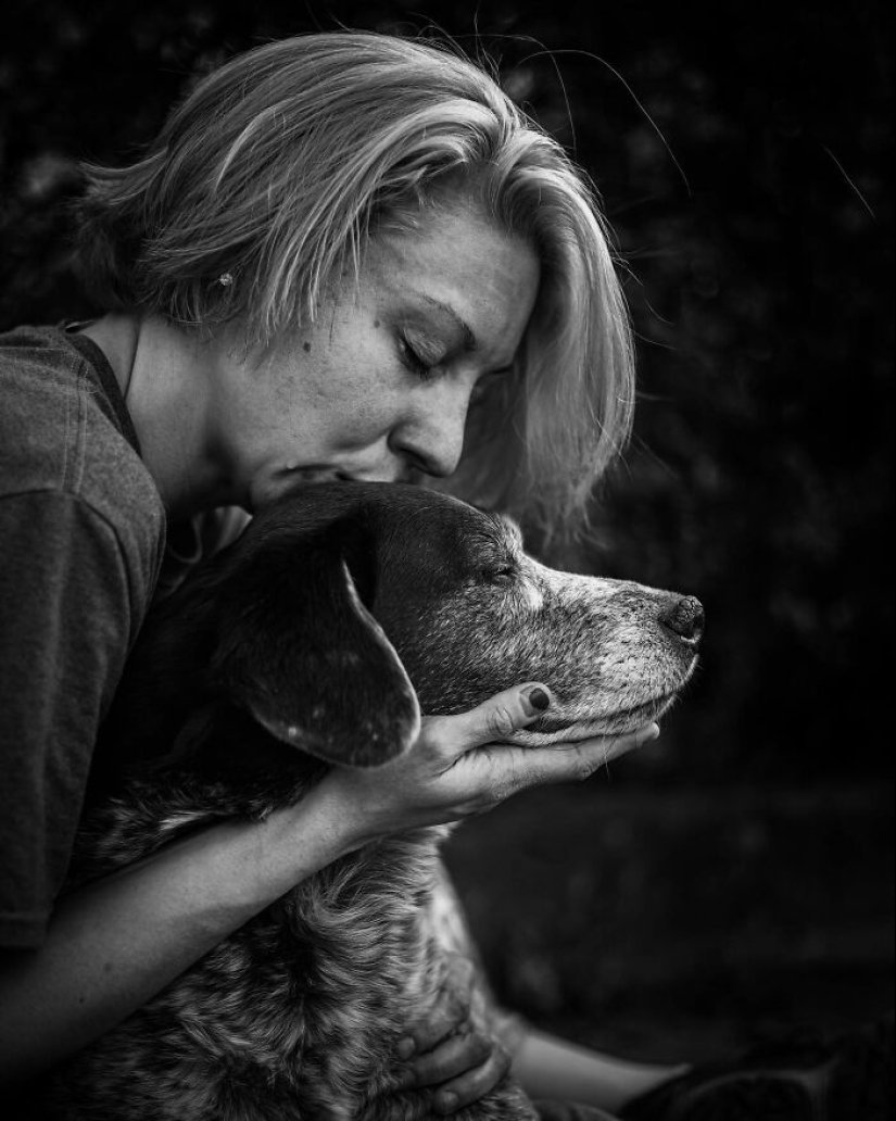 This Photographer Captures People With Their Pets Before They Cross The “Rainbow Bridge”