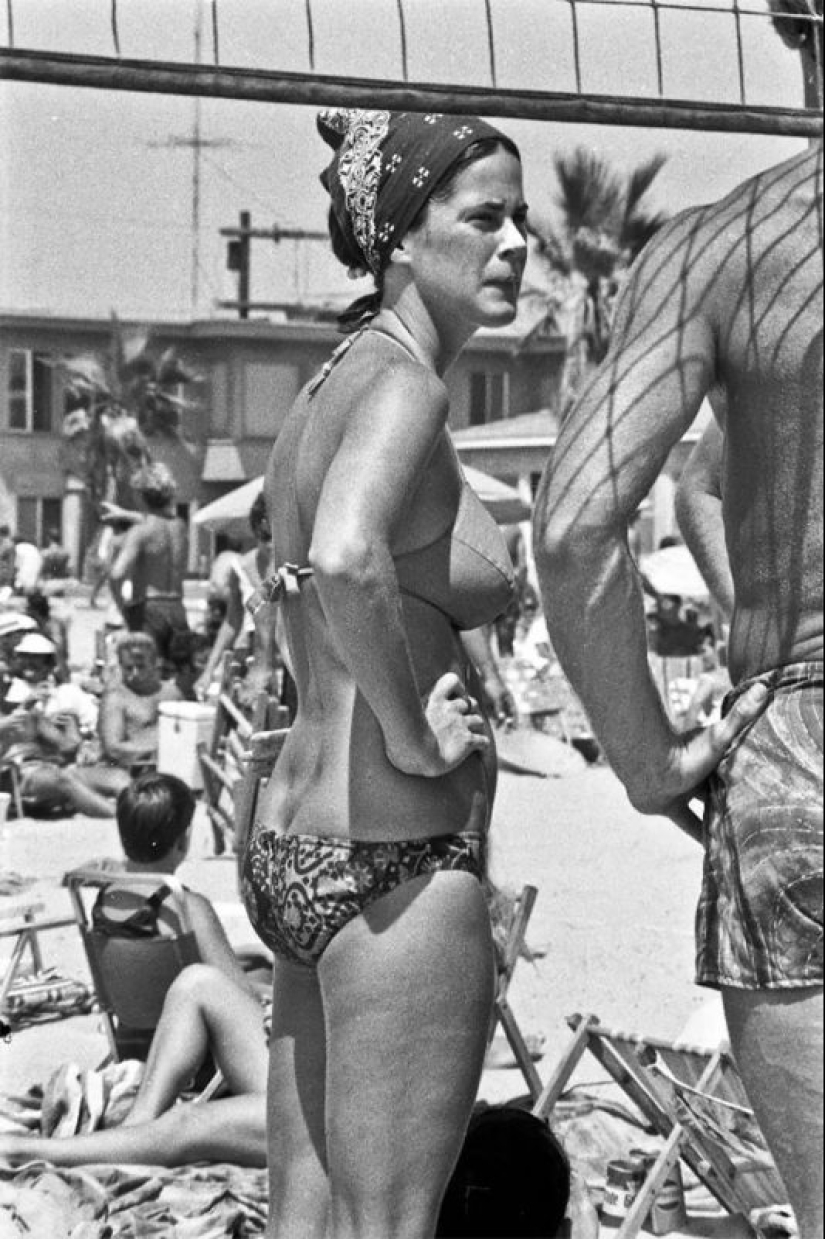 Tired of the sun: a hot summer day in 1970 at the famous Mission Beach