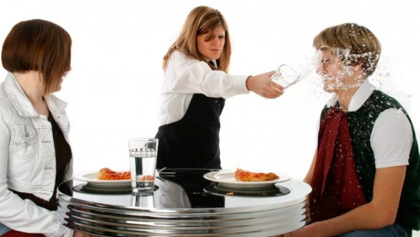 To give or not to give: 4 situations in which you can not leave the waiter a tip