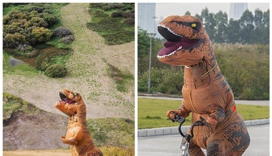 Todo el mundo sueña con este traje de tiranosaurio, y he aquí por qué