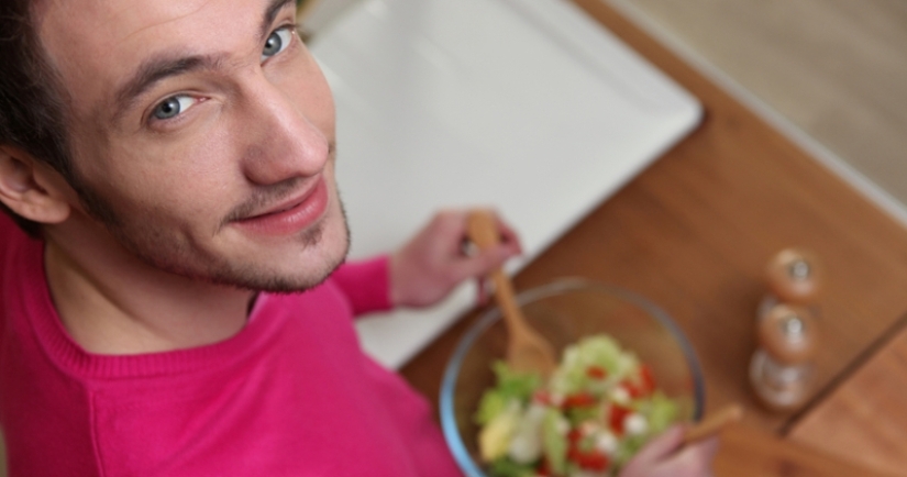 Tomato and cucumber salad is dangerous for health and it's not about nitrates at all