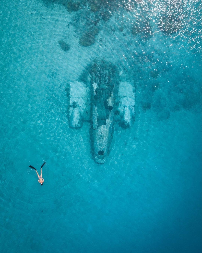 Tropical Paradise: Micronesia and the Marshall Islands in pictures by Robert Michael Poole