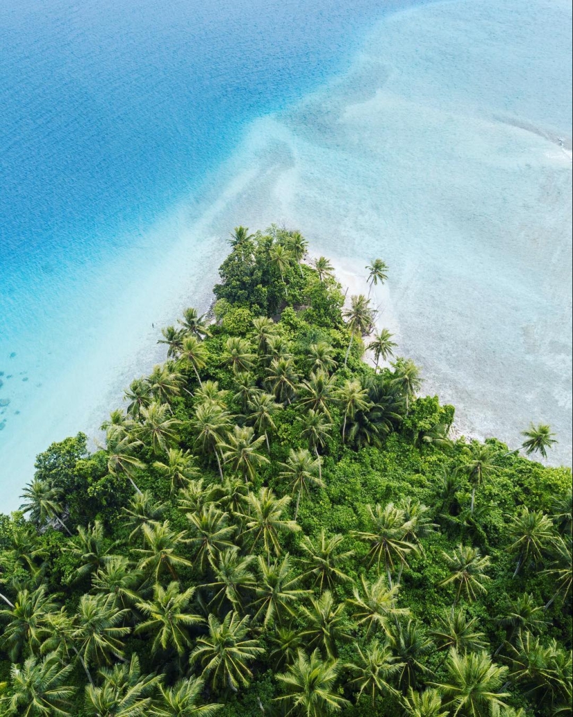 Tropical Paradise: Micronesia and the Marshall Islands in pictures by Robert Michael Poole