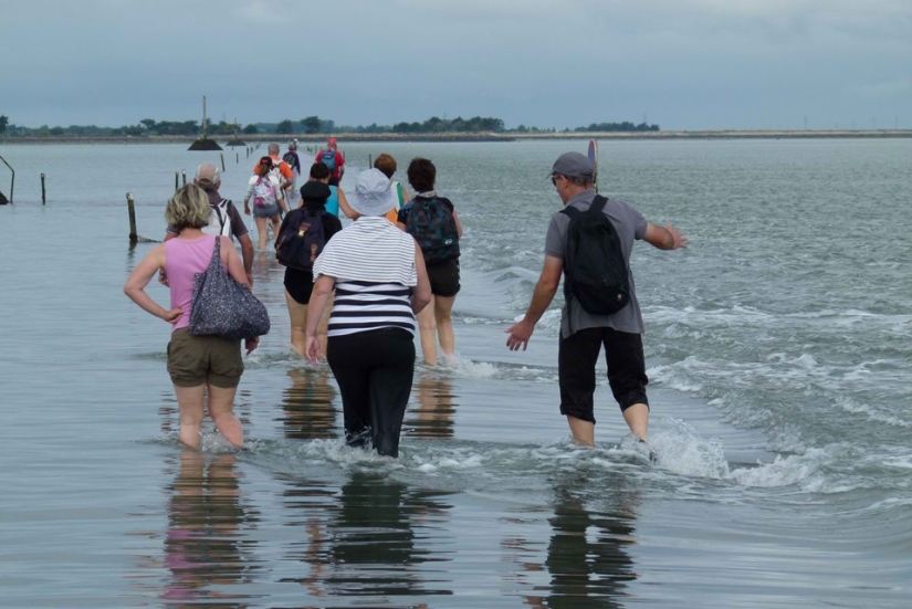 Un camino increíble que pasa bajo el agua dos veces al día