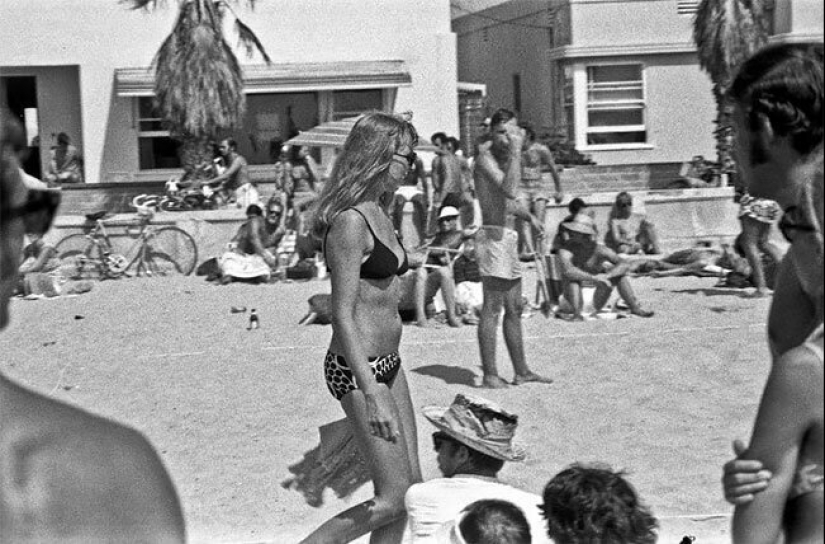 Un día en una playa de California en agosto de 1970