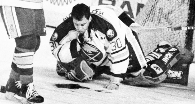 Una garganta cortada y un disparo en la cabeza: la historia del jugador de hockey Malarchuk que no se puede matar