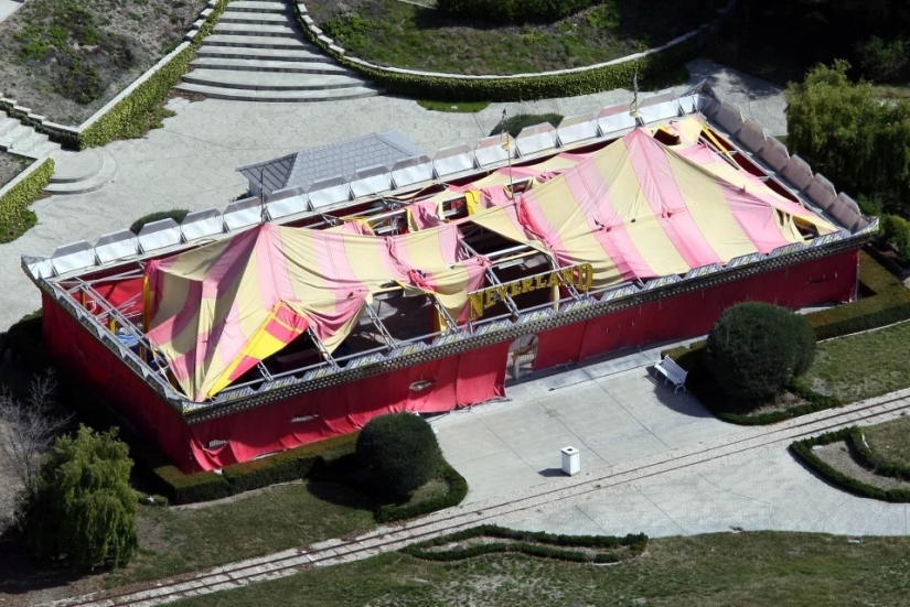 Una vez que un lujo, ahora abandonado la casa de las estrellas