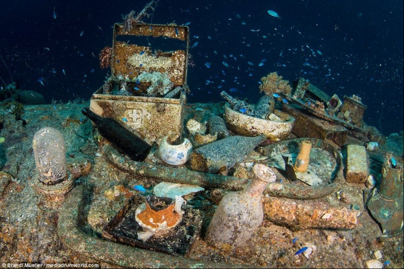 Underwater cemetery of Japan: pictures of submerged equipment from the Second World War