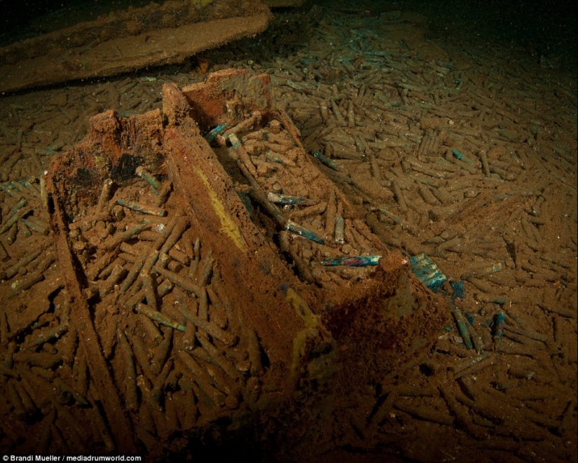 Underwater cemetery of Japan: pictures of submerged equipment from the Second World War