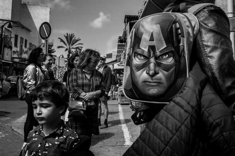 Unexpected street scenes of new York and tel Aviv in the lens of master street-photo by Ronen Berka