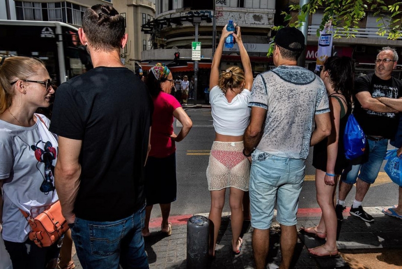 Unexpected street scenes of new York and tel Aviv in the lens of master street-photo by Ronen Berka