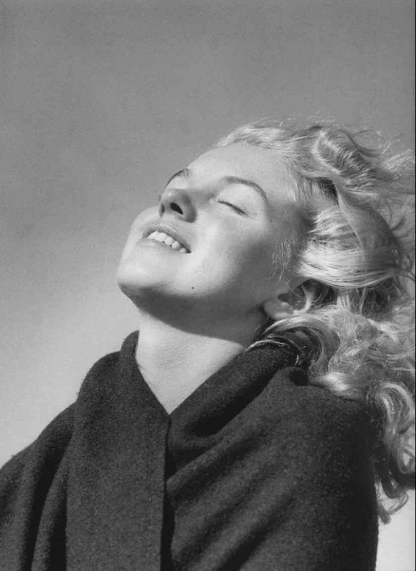 Unknown beach photos of Marilyn Monroe taken by her lover
