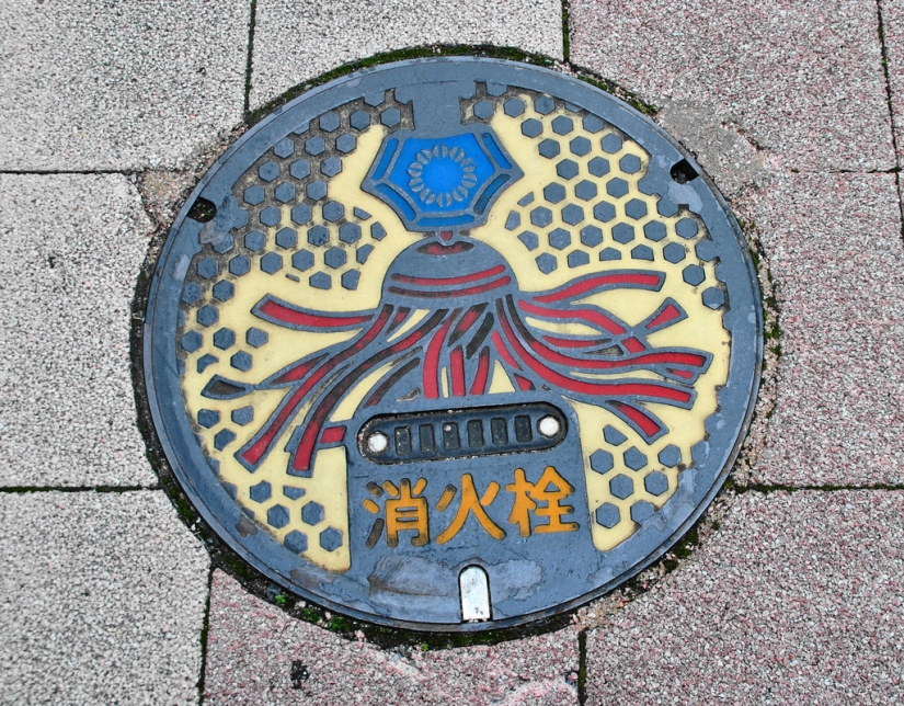 Unusual street art: manholes from Japan