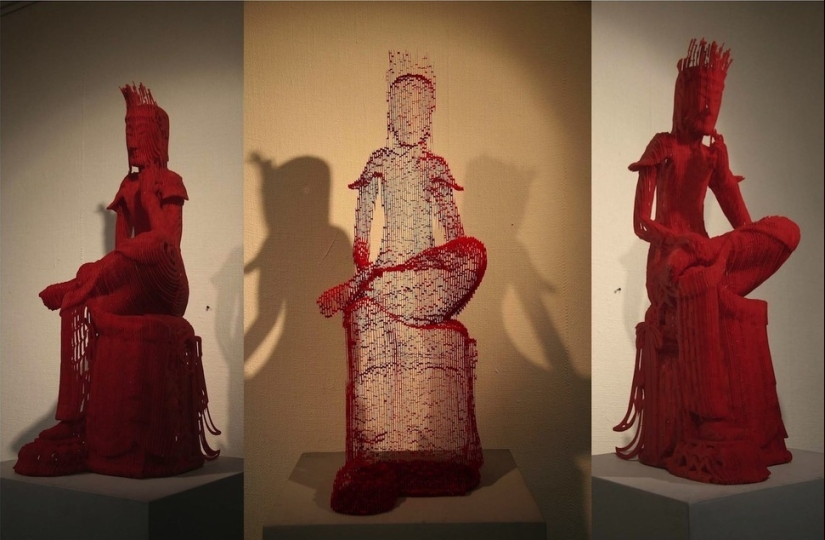 Varias capas de papel de las esculturas que están en un cierto ángulo se vuelven casi invisibles