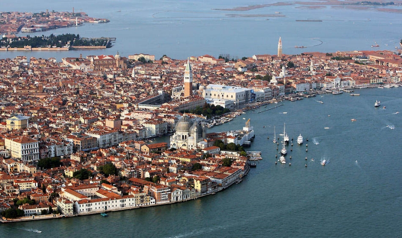 Venice from a bird&#39;s eye view