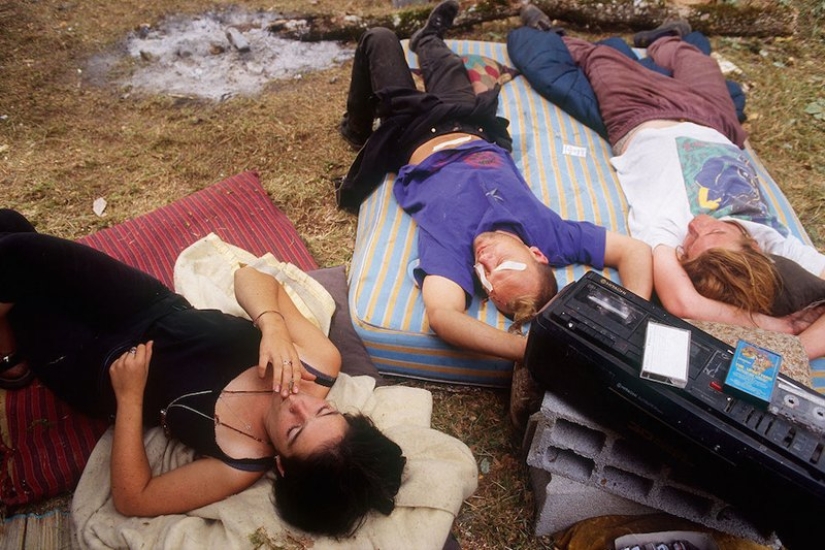 Verano sin fin: La vida nómada de los Ravers de la década de 1990