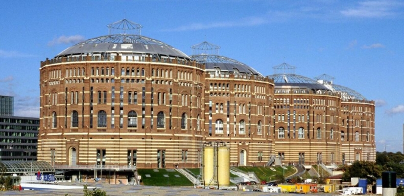 Vienna gasometers: structures of the past that have become the embodiment of the future