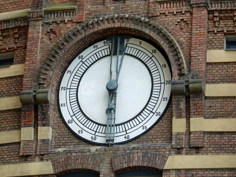 Vienna gasometers: structures of the past that have become the embodiment of the future