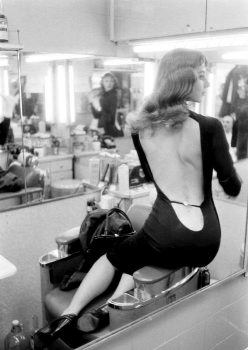 Vikki Dugan is a model nicknamed the Back, who became the prototype of the seductive Jessica Rabbit