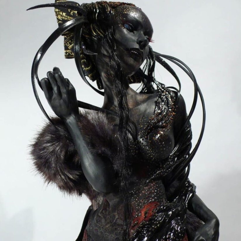 Virginie Ropar and her "dark" sculptures