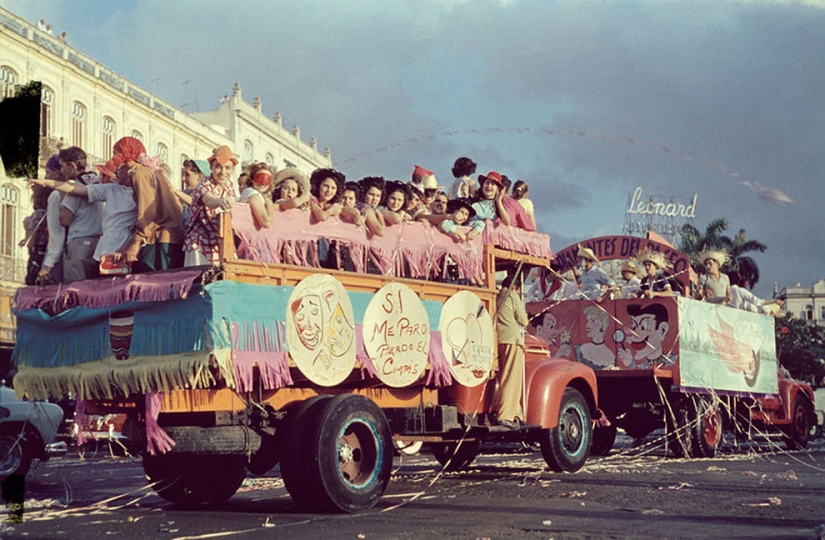 Vivid photos of Cuba in 1954, which really looks like a free country