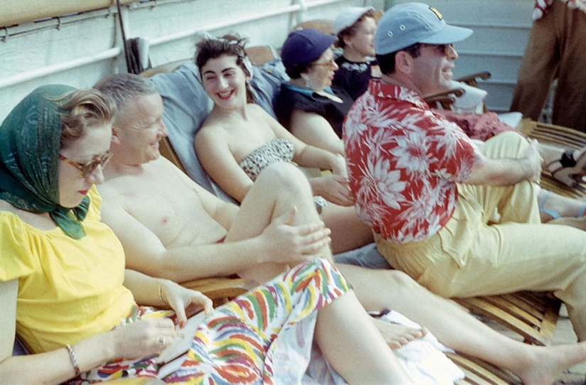 Vivid photos of Cuba in 1954, which really looks like a free country