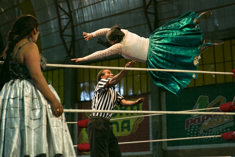 Volando cholitas: ¿cómo son las mujeres que están luchando en Bolivia