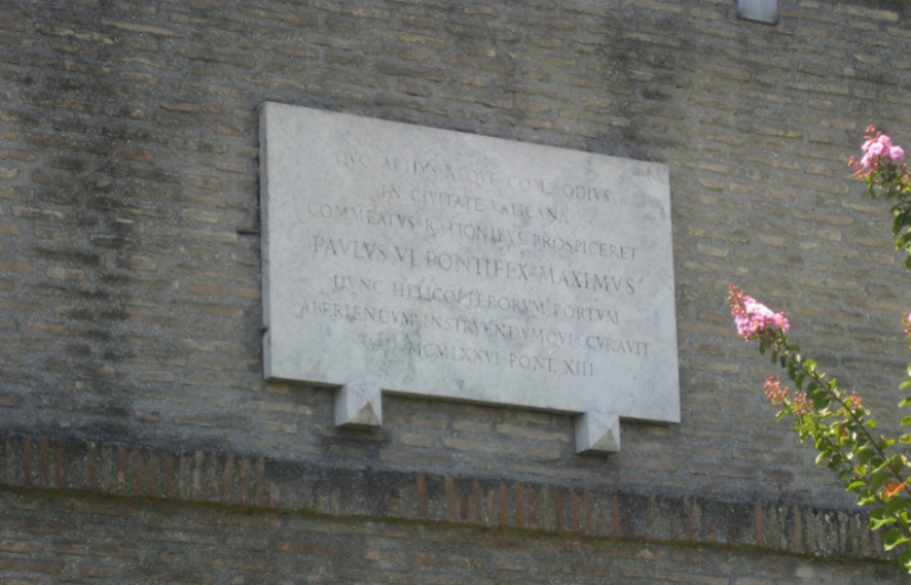 Walking around the Vatican: what lies behind the walls of a separate state in the center of Rome