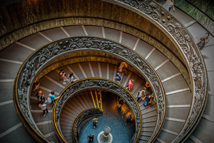 Walking around the Vatican: what lies behind the walls of a separate state in the center of Rome