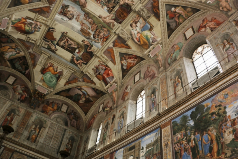 Walking around the Vatican: what lies behind the walls of a separate state in the center of Rome