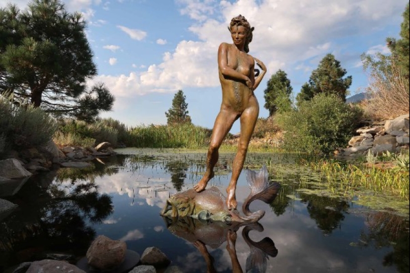 Walking through the fields of Imagination: Amazing sculptures by Colin and Christine Poole