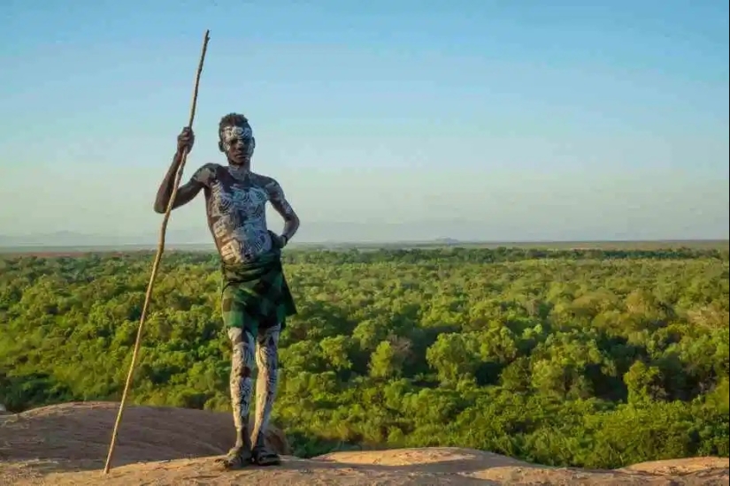 War paint and superstition wild: amazing pictures Karo tribe