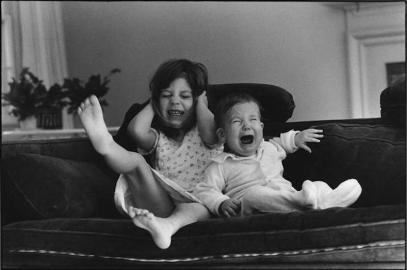 Warm and funny photos of Elliot Erwitt