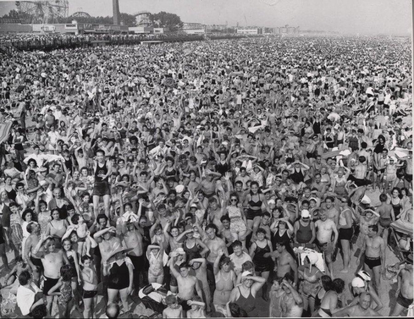 Weegee es un fotógrafo inquieto que ha estado en todas partes y en todas partes