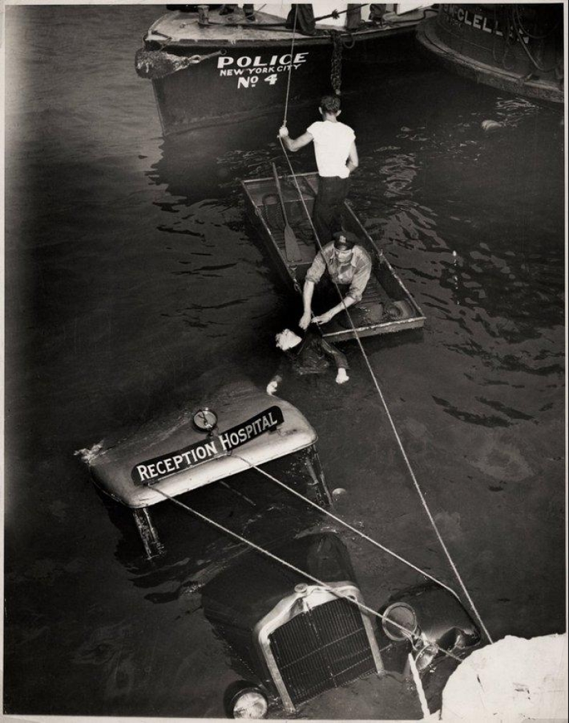 Weegee es un fotógrafo inquieto que ha estado en todas partes y en todas partes