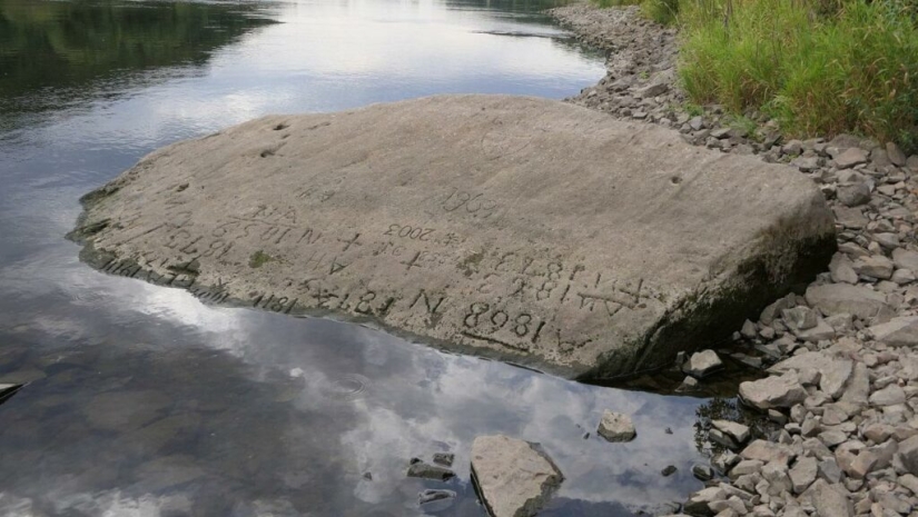 What are "hungry stones" and why did people cry when they saw them