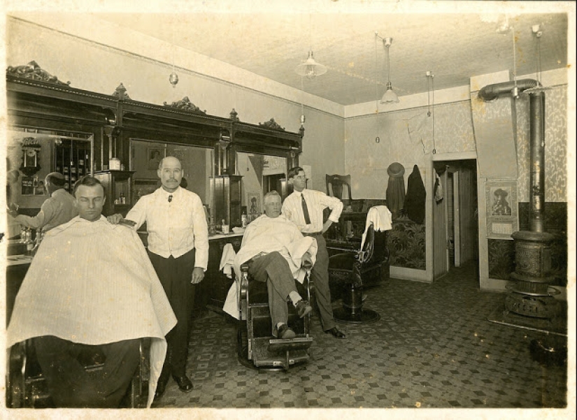 What did barbershops look like in the late XIX - early XX century