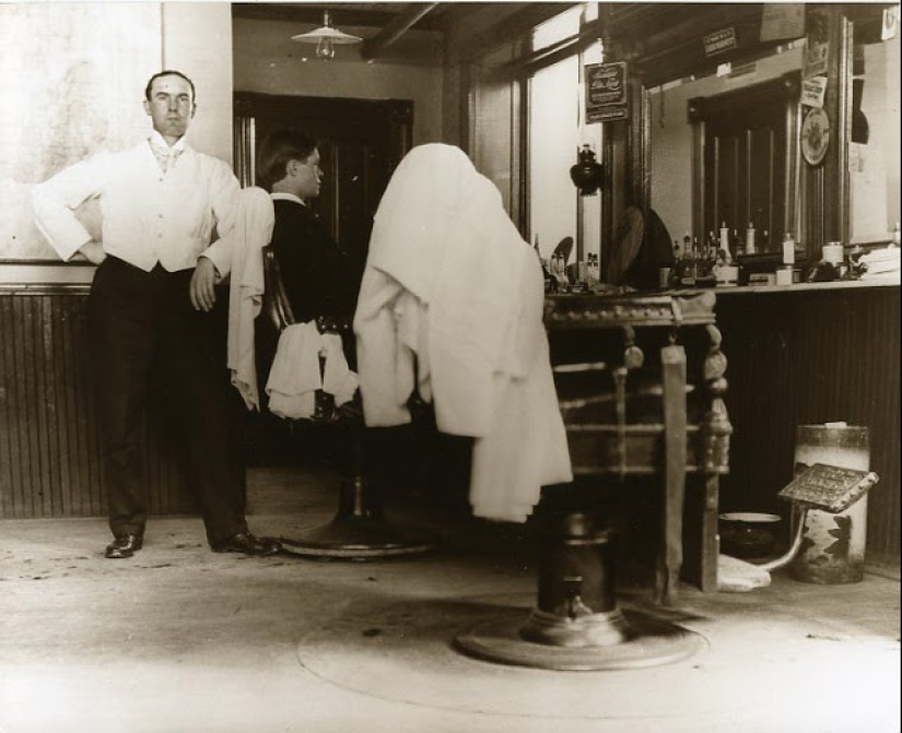 What did barbershops look like in the late XIX - early XX century