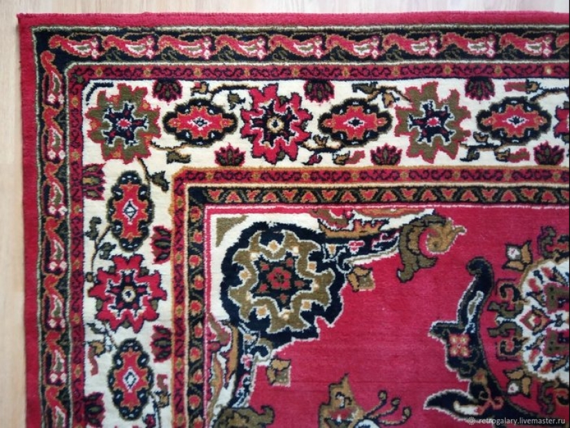 What did the psychedelic ornaments of Soviet carpets mean