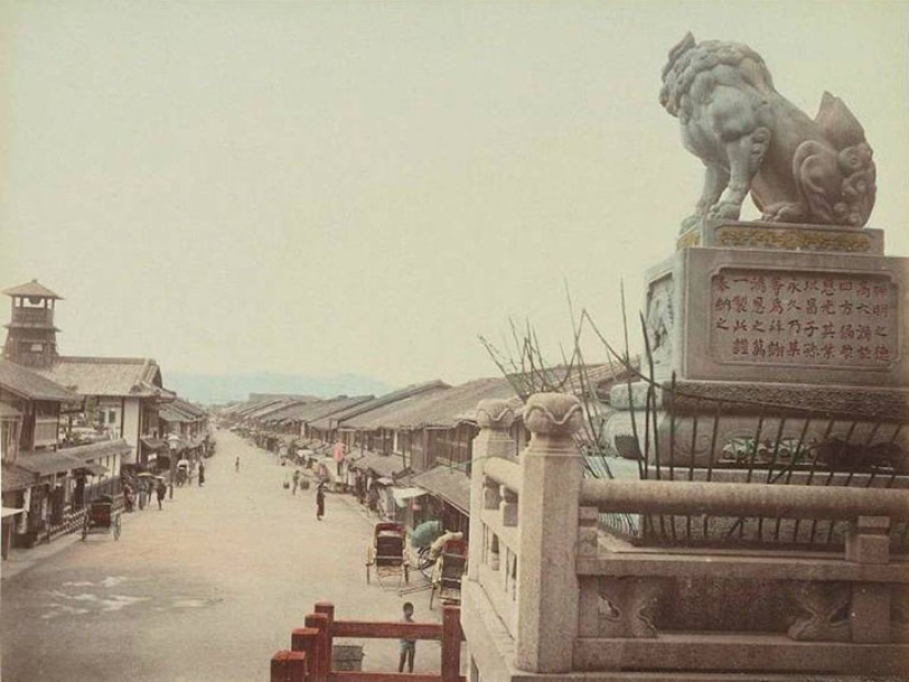 What did tourists ' favorite places look like a century ago