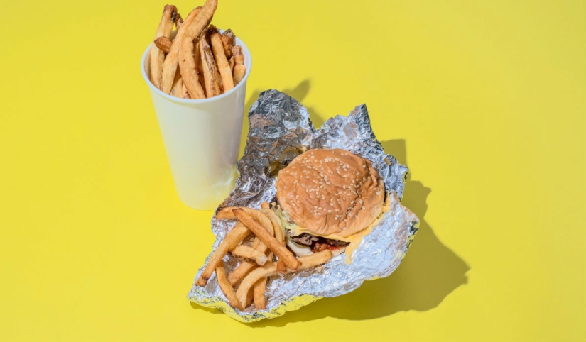 What do 2 thousand calories look like in the form of fast food dishes