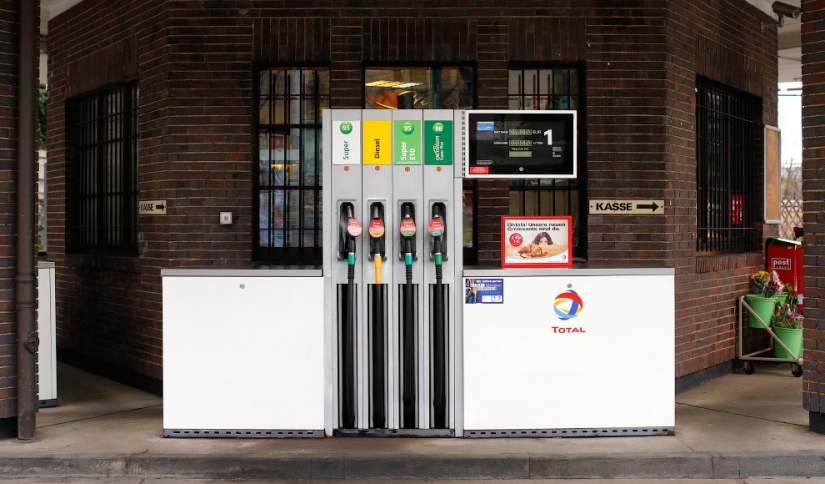 What do gas stations look like in different countries of the world